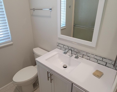 10715 W Tropicana Circle - Photo Thumbnail 21