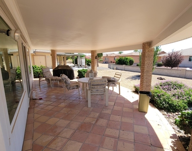 10715 W Tropicana Circle - Photo Thumbnail 5