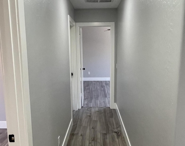 1731 E Jeanne Lane - Photo Thumbnail 4