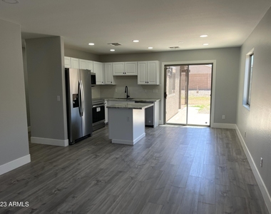 1731 E Jeanne Lane - Photo Thumbnail 2