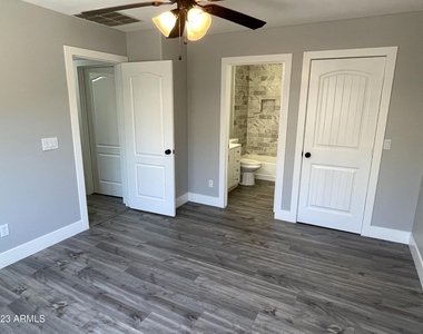 1731 E Jeanne Lane - Photo Thumbnail 10