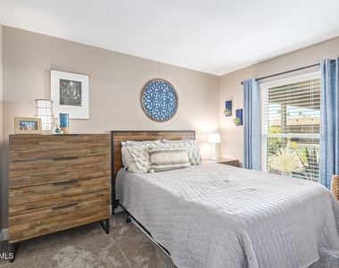 1923 E Duke Drive - Photo Thumbnail 17