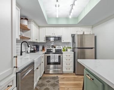 1923 E Duke Drive - Photo Thumbnail 10