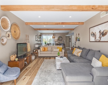 1923 E Duke Drive - Photo Thumbnail 6