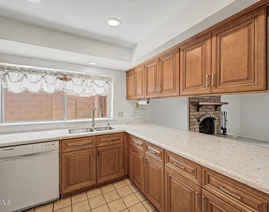 14612 N 49th Way - Photo Thumbnail 16