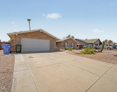 14612 N 49th Way - Photo Thumbnail 2