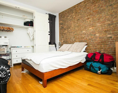 208 Evergreen Avenue - Photo Thumbnail 6