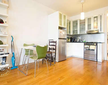 208 Evergreen Avenue - Photo Thumbnail 3