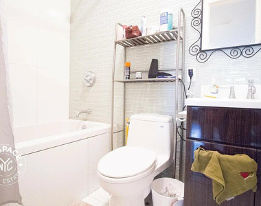 208 Evergreen Avenue - Photo Thumbnail 8