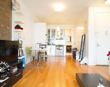 208 Evergreen Avenue - Photo Thumbnail 4
