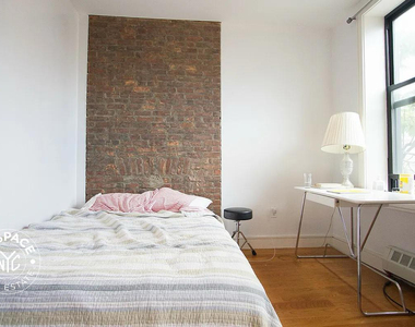 208 Evergreen Avenue - Photo Thumbnail 7