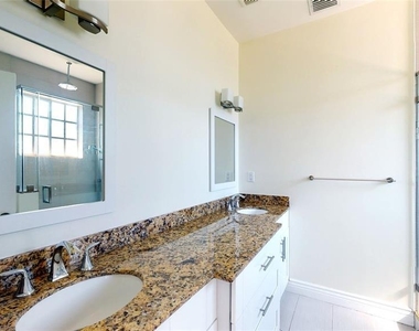 620 Ne 20th Street - Photo Thumbnail 14