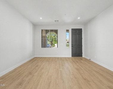 7062 W Andrew Lane - Photo Thumbnail 10