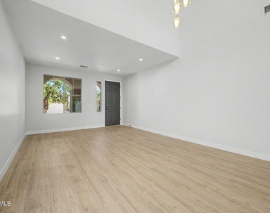 7062 W Andrew Lane - Photo Thumbnail 12