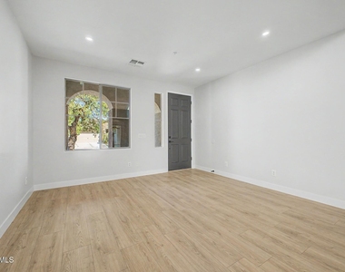 7062 W Andrew Lane - Photo Thumbnail 9