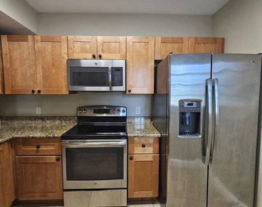 1049 Golden Lakes Boulevard - Photo Thumbnail 3