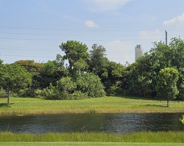 1049 Golden Lakes Boulevard - Photo Thumbnail 6