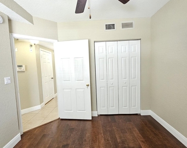 1049 Golden Lakes Boulevard - Photo Thumbnail 15