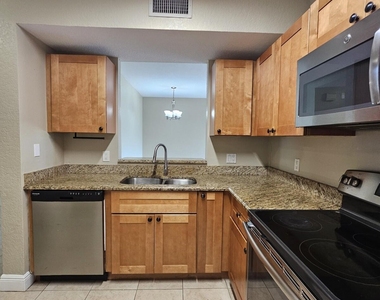 1049 Golden Lakes Boulevard - Photo Thumbnail 4
