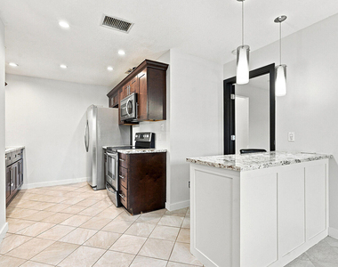 2480 Se Garden Terrace - Photo Thumbnail 9