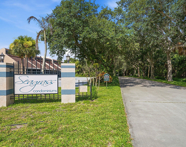 2480 Se Garden Terrace - Photo Thumbnail 2