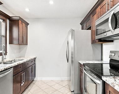 2480 Se Garden Terrace - Photo Thumbnail 8