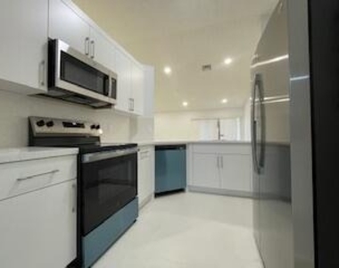 1630 Zenith Way - Photo Thumbnail 13