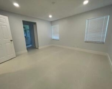 1630 Zenith Way - Photo Thumbnail 24