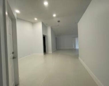 1630 Zenith Way - Photo Thumbnail 5