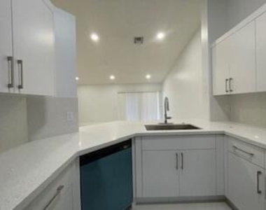 1630 Zenith Way - Photo Thumbnail 10