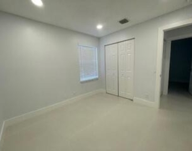1630 Zenith Way - Photo Thumbnail 30