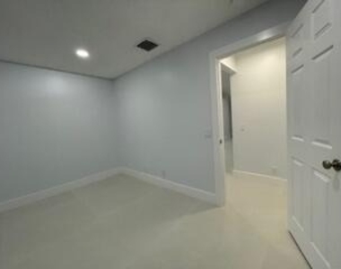 1630 Zenith Way - Photo Thumbnail 17