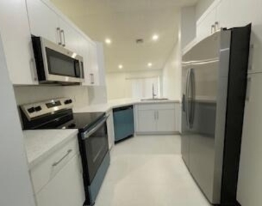 1630 Zenith Way - Photo Thumbnail 11