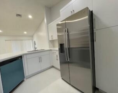 1630 Zenith Way - Photo Thumbnail 9