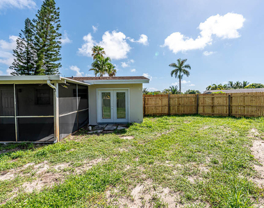 314 E Gateway Boulevard - Photo Thumbnail 5