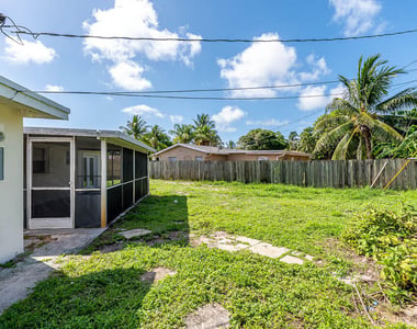 314 E Gateway Boulevard - Photo Thumbnail 8