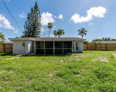 314 E Gateway Boulevard - Photo Thumbnail 7
