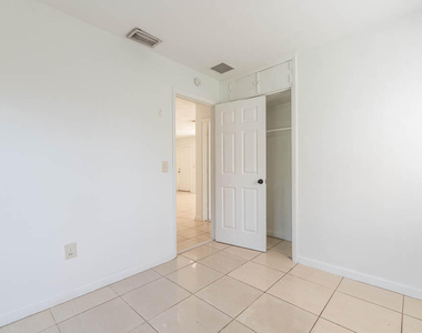 314 E Gateway Boulevard - Photo Thumbnail 13