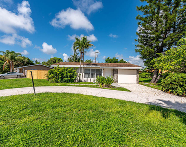 314 E Gateway Boulevard - Photo Thumbnail 1