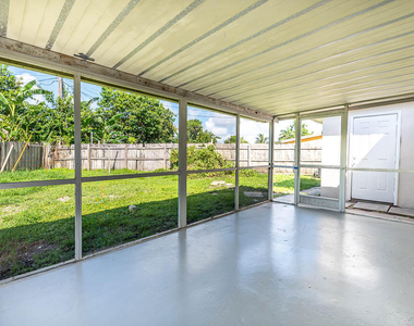 314 E Gateway Boulevard - Photo Thumbnail 11