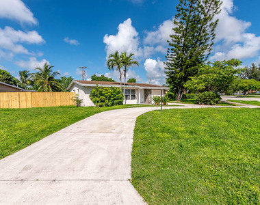 314 E Gateway Boulevard - Photo Thumbnail 3