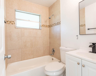 314 E Gateway Boulevard - Photo Thumbnail 16