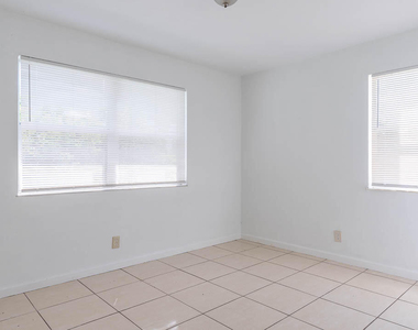 314 E Gateway Boulevard - Photo Thumbnail 18