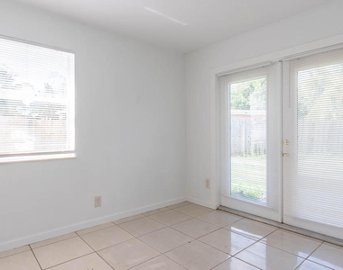 314 E Gateway Boulevard - Photo Thumbnail 14