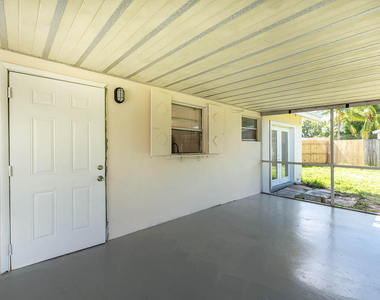 314 E Gateway Boulevard - Photo Thumbnail 10
