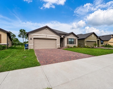 927 Remington Green Drive Se - Photo Thumbnail 3