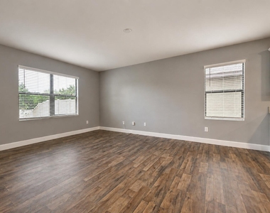 927 Remington Green Drive Se - Photo Thumbnail 19