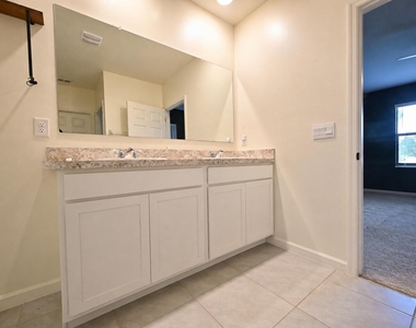 927 Remington Green Drive Se - Photo Thumbnail 35