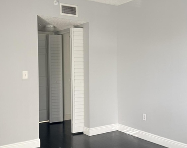 2640 S University Drive - Photo Thumbnail 8