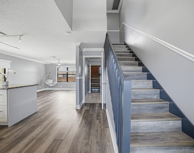 324 W Pine Street - Photo Thumbnail 18